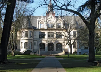 Menjelajahi Universitas Washington