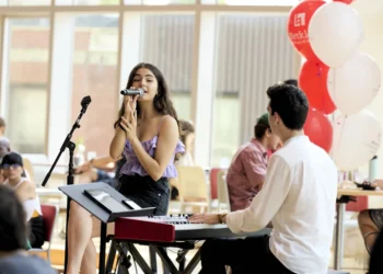 Program Musim Panas Intensif Persembahan Muzik Lima Minggu Boston Berklee