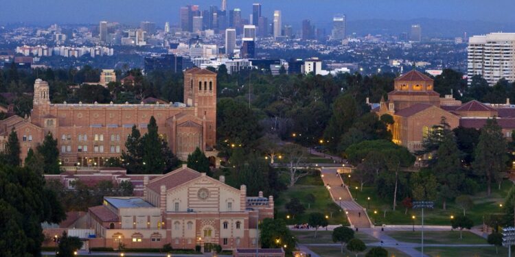 University of California, Los Angeles International Business & Finance Programas de verano para institutos