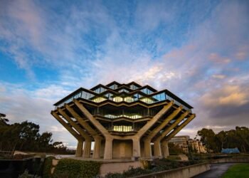 探索加州大學聖地牙哥分校 (UC) 聖地牙哥分校