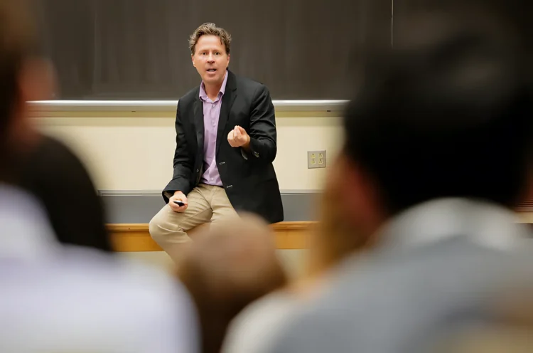 Kursus Musim Panas Sekolah Menengah Perniagaan & Keusahawanan Universiti Yale