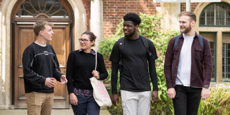 圣彼得大学英语课程