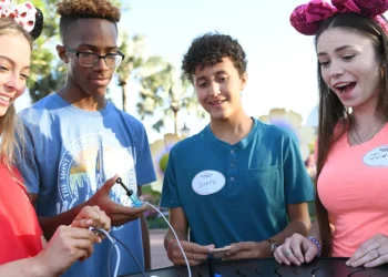 Taller de ciencia y tecnología Disney Imagination Campus